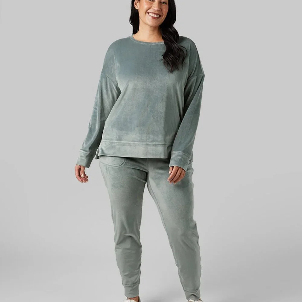 WOMEN'S SOFT VELOUR CREW TOP - Picture 4 of 5